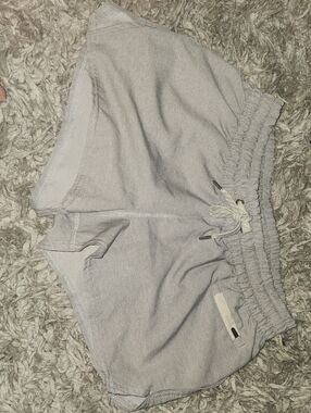 Vuori Clementine 2.0 Short 2.5" Size Small